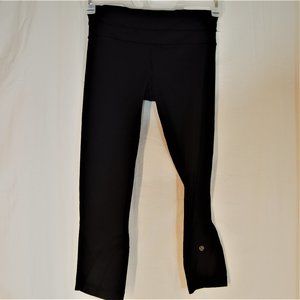 LULULEMON ATHLETICA LEGGINGS PACE RIVAL CROPS SZ 4